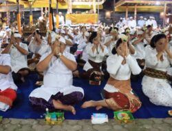 Bupati Tamba Ngaturang Sembah Bhakti Pujawali Pura Dang Kahyangan Jati