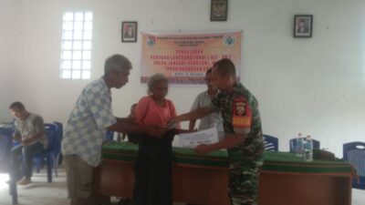 Babinsa Rindi Umalulu Hadiri Pembagian BLT – DD Desa Rindi 