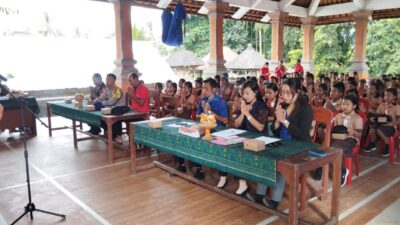 Babinsa Desa Selat Hadiri Peringatan Bulan Bung Karno Di Desa Binaan